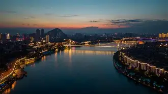 柳州铁路机车队携手共进，迎战关键一役显威风