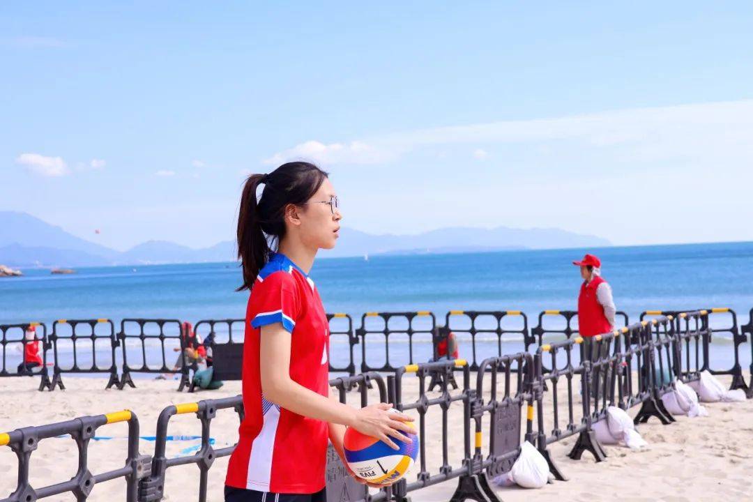 俄罗斯选手驰骋沙滩排球场，夺得女子冠军