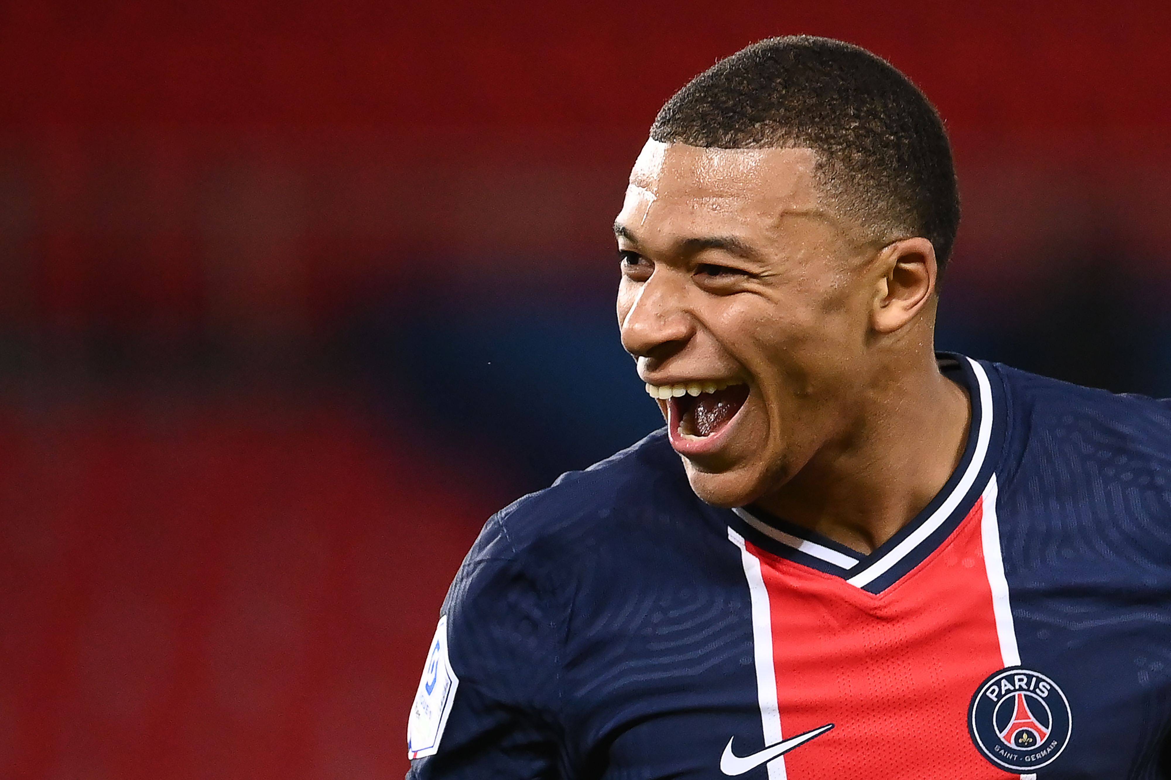 昂热中场球员展现技术优势，成为比赛中的支柱的简单介绍