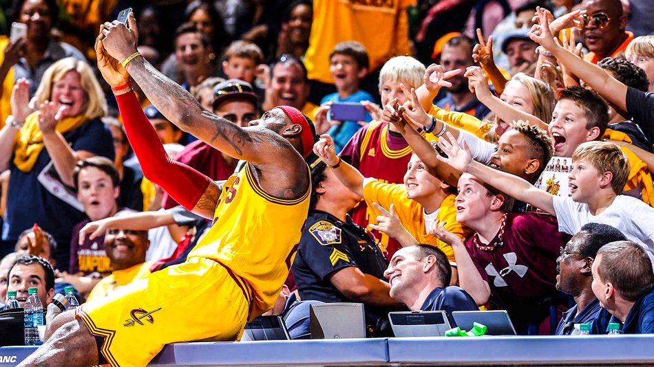 球赛精彩震撼，观众看得如痴如醉的简单介绍