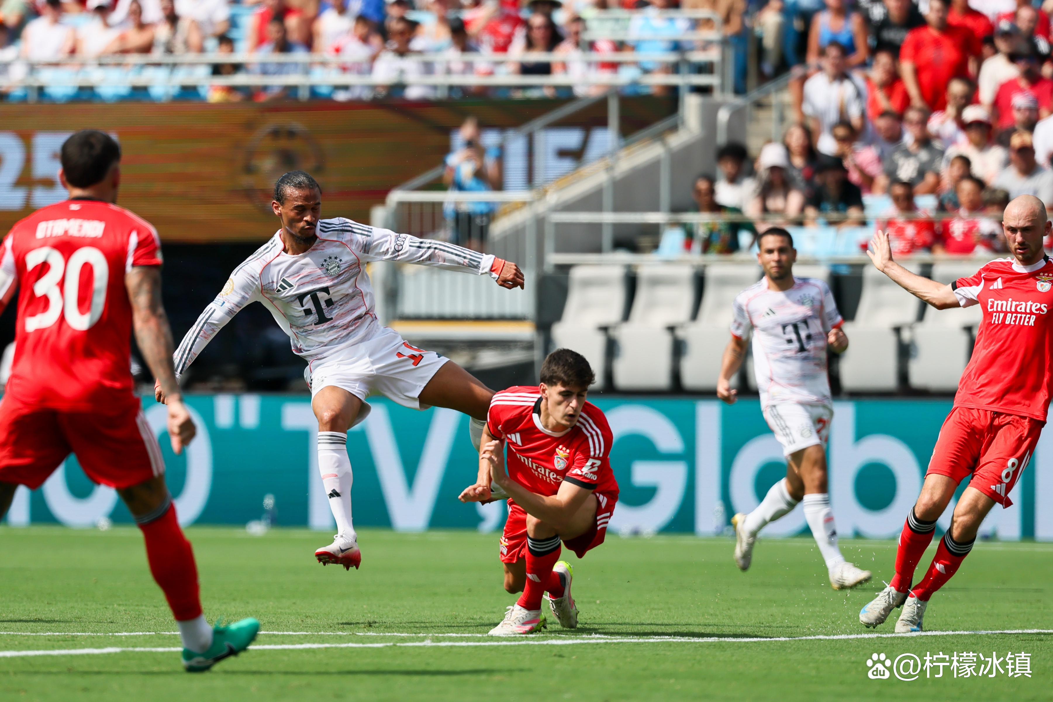 拜仁球员精准射门，锁定胜局