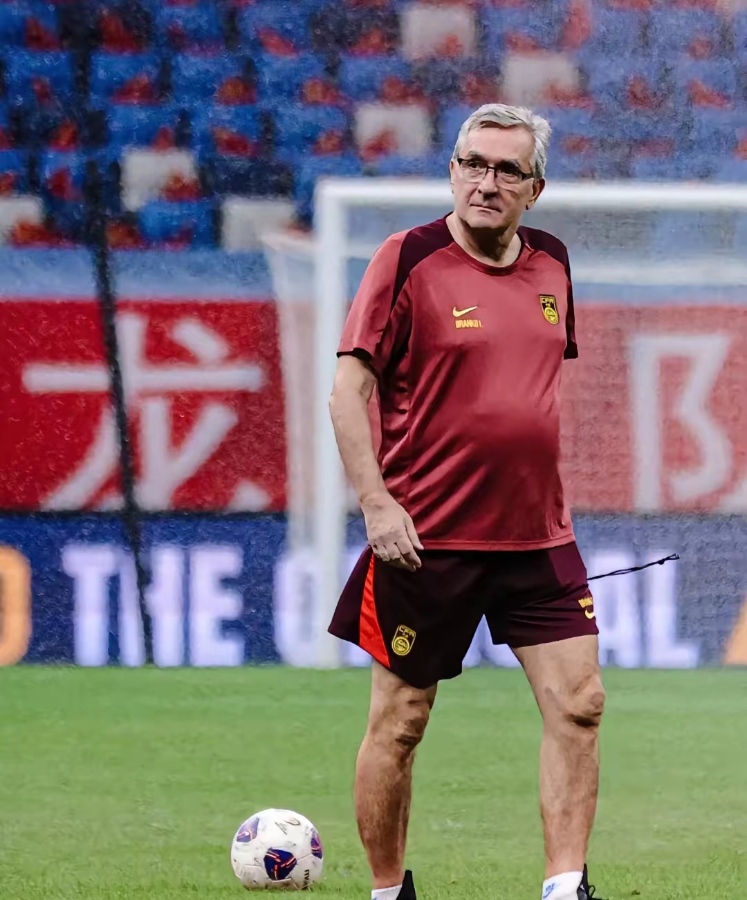 包含新秀球员崭露头角：足球比赛中的惊喜表现的词条